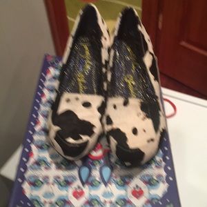 Women’s shoes never worn brand new unique style